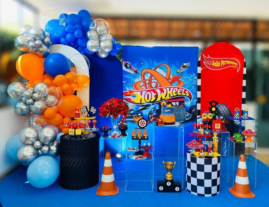 Festa Hot Wheels 30 ideias para uma decoração radical