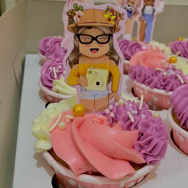 cupcake tema roblox rosa