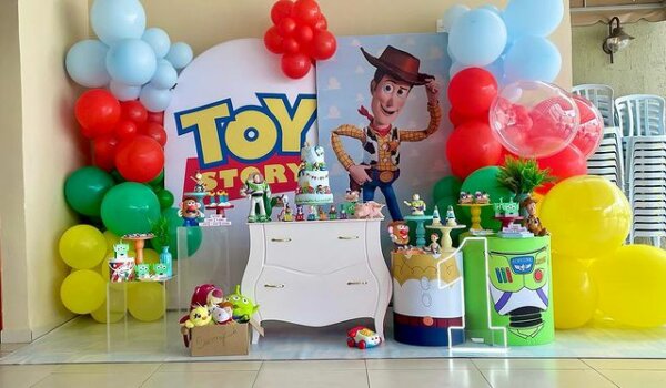 ideia de decoração tema unissex toy story