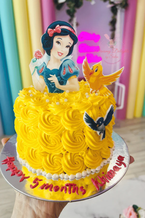 ideia para bolo branca de neve mesversário