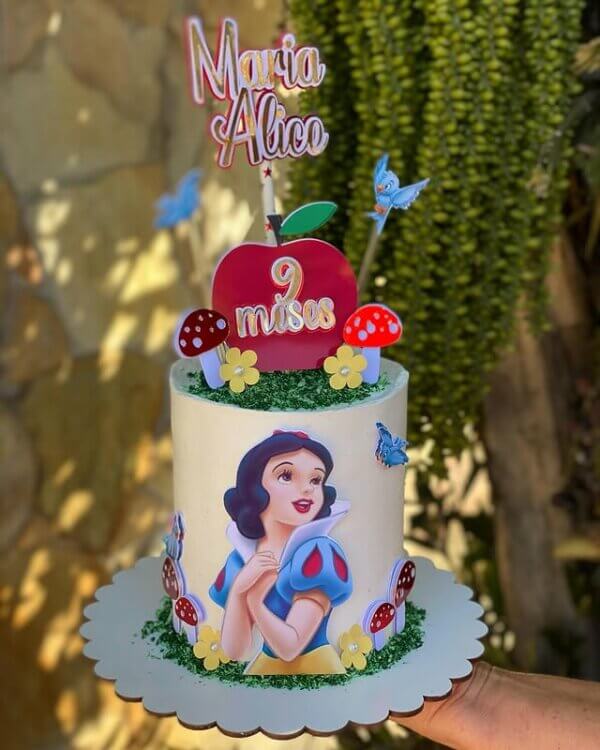 ideia de bolo mesversário branca de neve