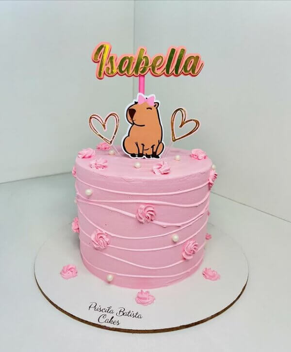 ideia de bolo de capivara com chantilly