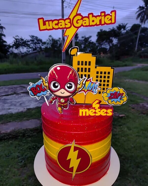 ideia para bolo do flash com glitter
