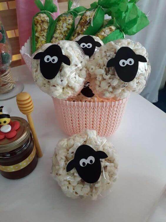 Decoração de ovelhas para festa infantil