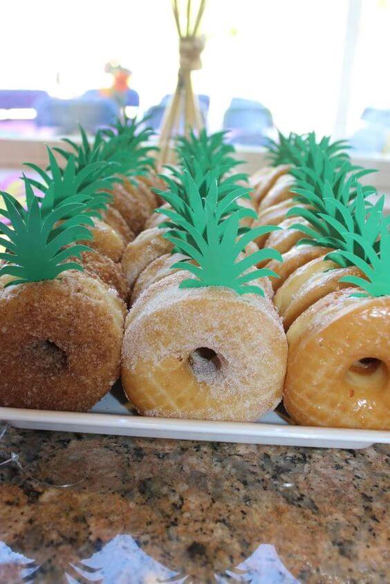 donuts com topping de abacaxi