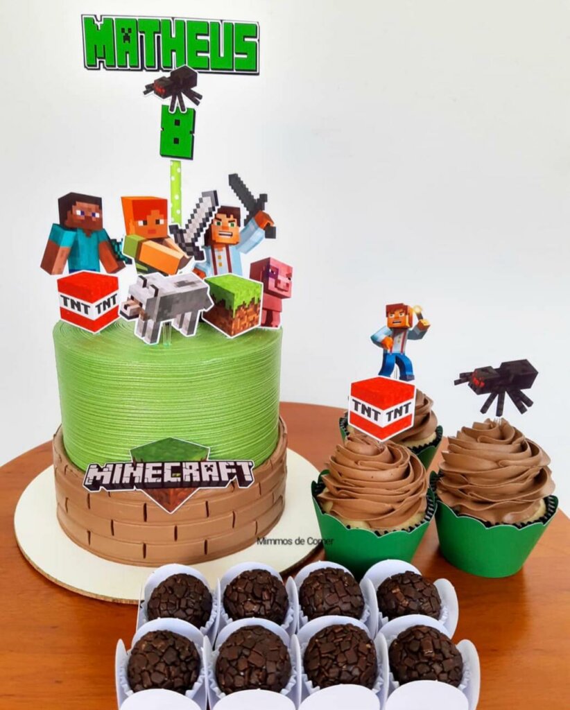 Kit com bolo #minecraft 🤎💚 . . - Confeitaria Pérola