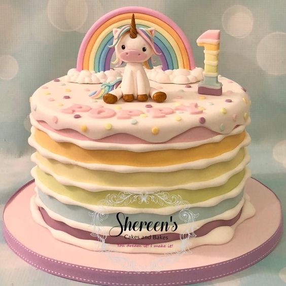 bolo de unicornio com camadas de arco iris