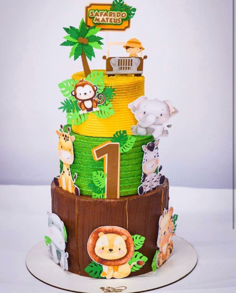 Resultado de imagem para bolo decorado com chantilly retangular  Bolo  minecraft, Bolo aniversario infantil, Festa de aniversário minecraft