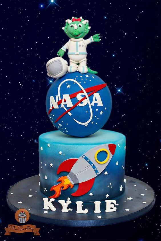 bolo para menino astronauta