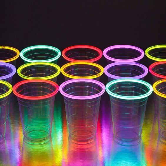 copo plastico com neon