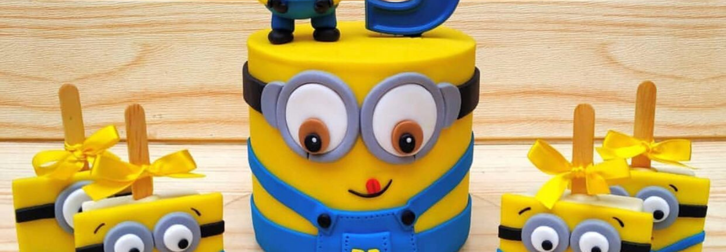 Bolo De Aniversário Em Forma De Minion. Bolo De Personagem De