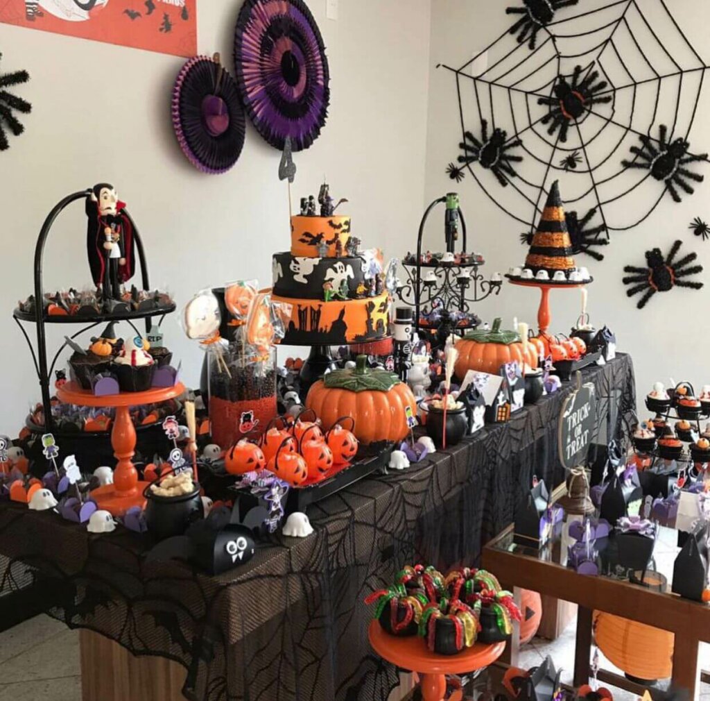 mesa de doces halloween agarimpeirafestas