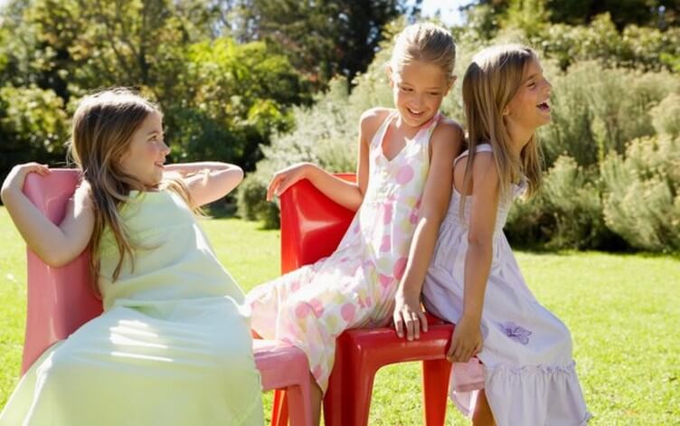dança das cadeiras em festa infantil ao ar livre