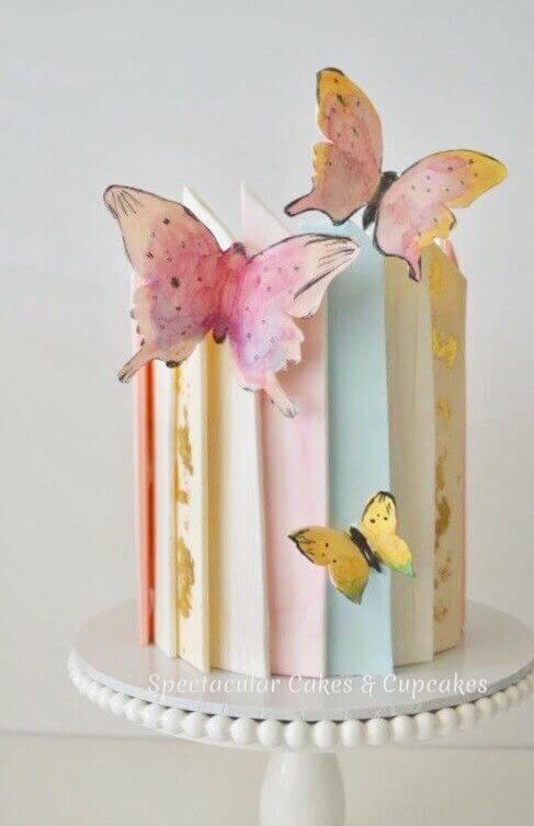 bolo colorido com borboletas