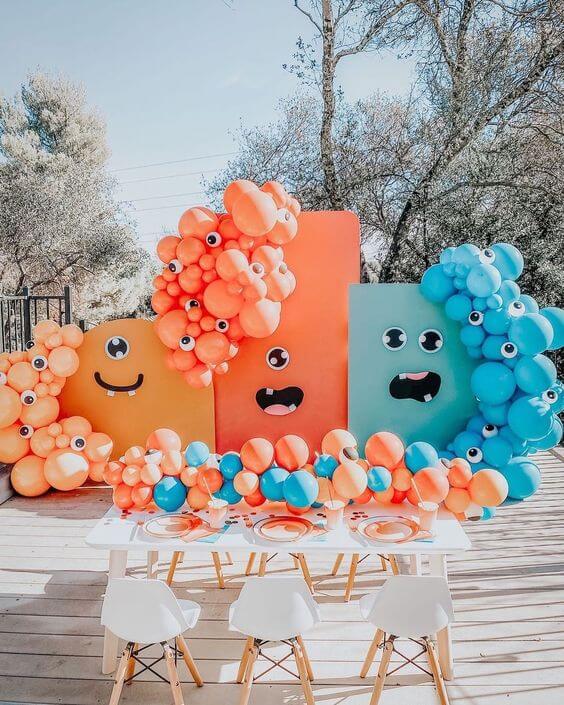 festa monstrinhos laranja e azul
