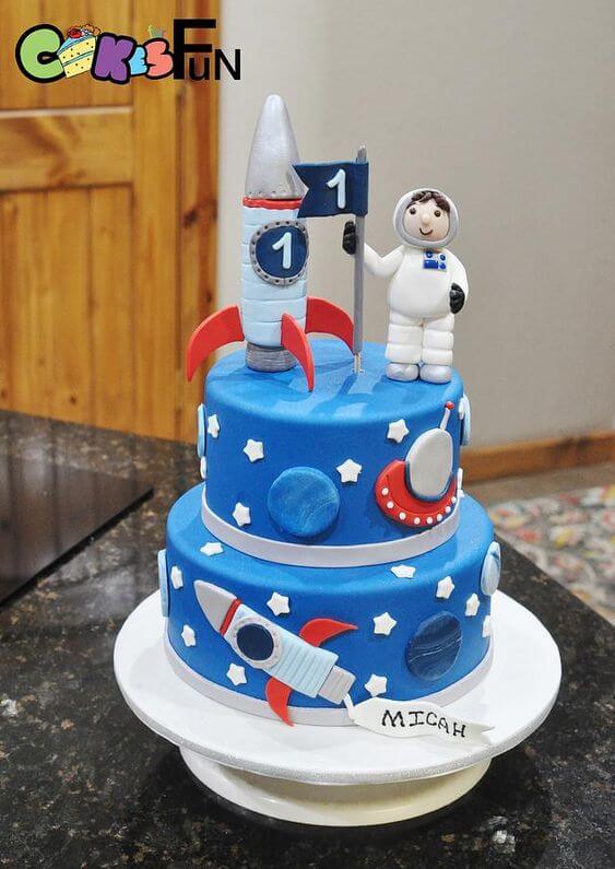bolo para festa astronauta