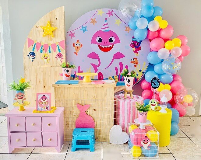 decoração aniversário infantil baby shark rosa