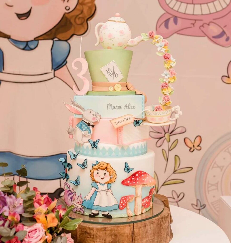 25 ideias de Festa da Alice no País das Maravilhas - Bolo Guaraná