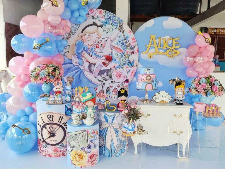 25 ideias de Festa da Alice no País das Maravilhas - Bolo Guaraná