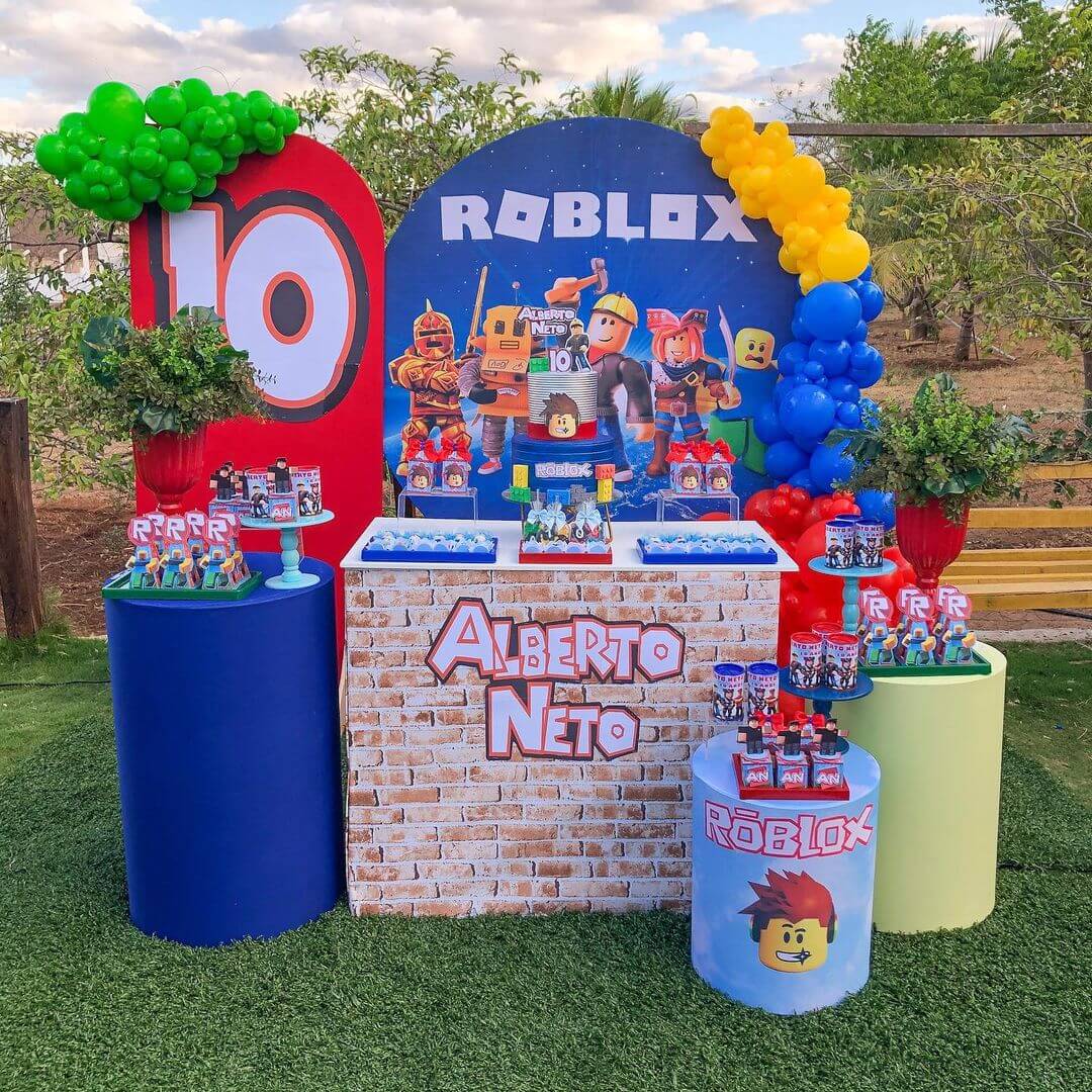 Festa Roblox: 30 fotos e tutoriais para fazer uma festa inesquecível  Festa  de aniversário na piscina, Festa, Decoração de aniversario infantil
