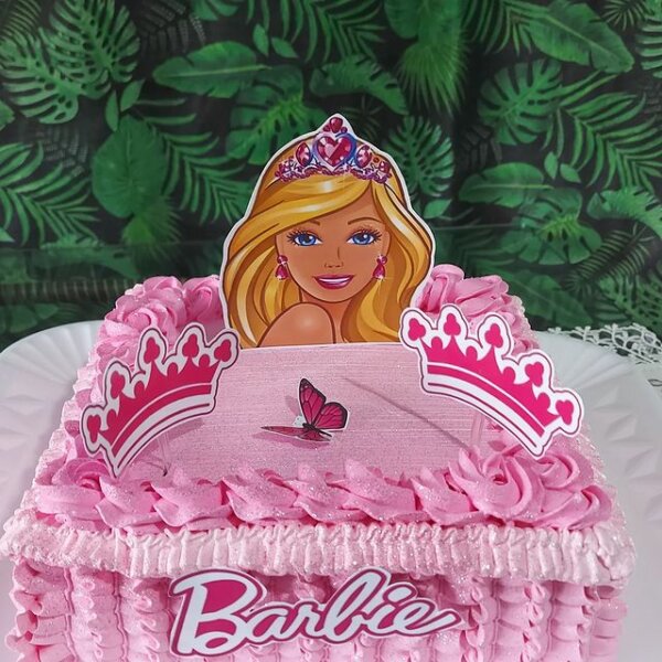 Bolo rosa pink com glitter magenta, tema da Barbie. #bolobarbie