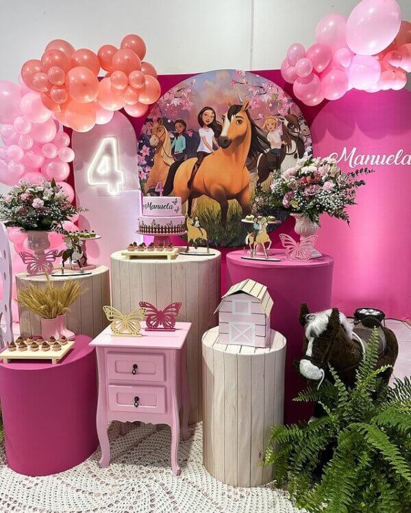 decoração cavalo spirit rosa