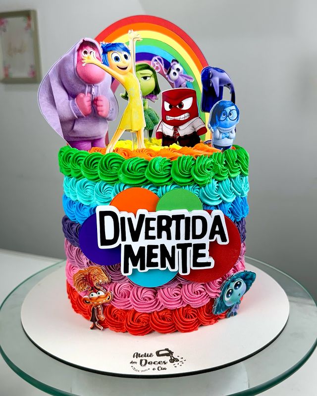 Bolo Divertidamente: +50 inspirações para festa de aniversário