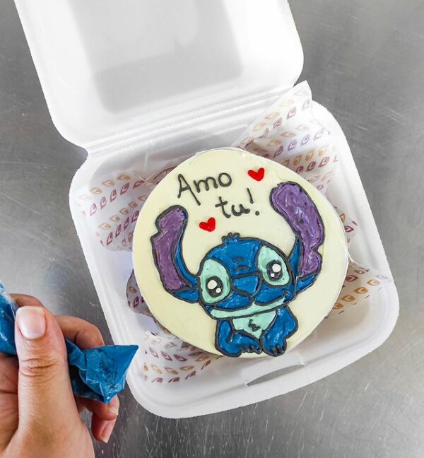 frase para bolo de aniversário stitch